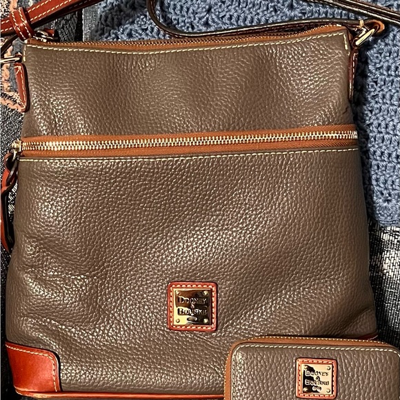 Dooney and Bourke Bag and Card/Coin Case in Elephant - Picture 5 of 10